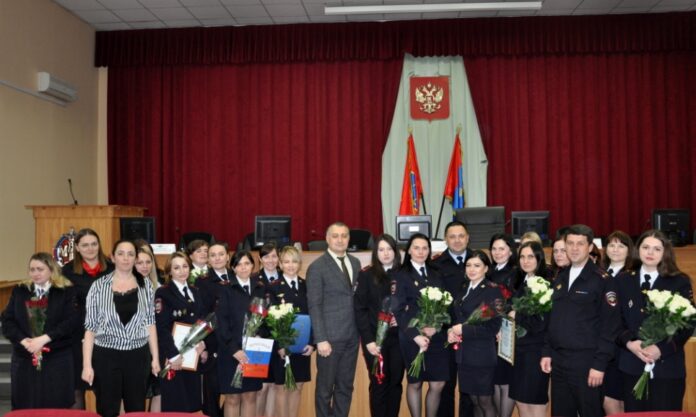 Поздравление инспекторов по делам несовершеннолетних