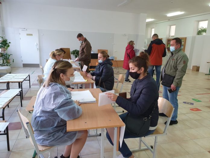 По данным на 18 часов явка избирателей на выборы 18 сентября составила более 19% По данным на 18 часов явка избирателей на выборы 18 сентября составила более 19%