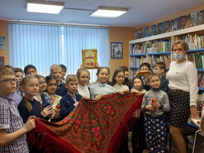 В библиотеке №6 прошел познавательный час «Россия- Родина моя» В библиотеке №6 прошел познавательный час «Россия- Родина моя»