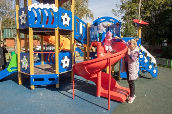 Работы по комплексному благоустройству 30 дворовых территорий в Городском округе Подольск близятся к завершению Работы по комплексному благоустройству 30 дворовых территорий в Городском округе Подольск близятся к завершению