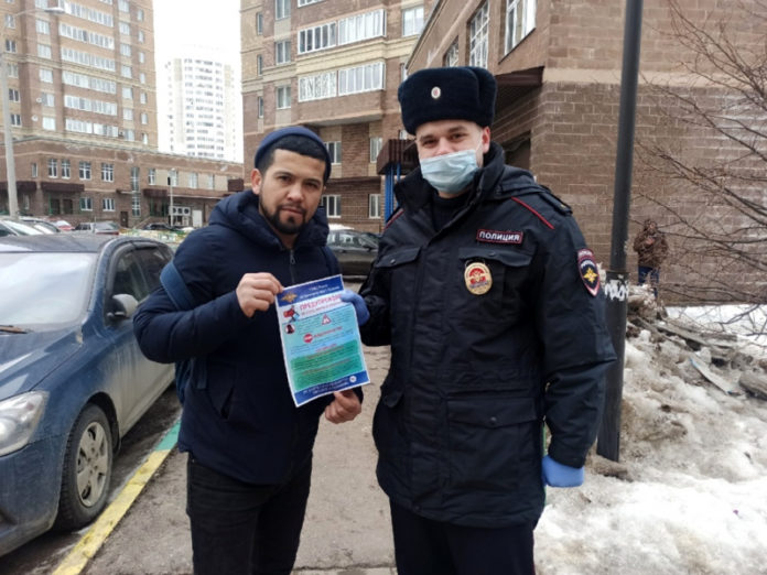 Полицейские совместно с общественником провели профилактическую акцию «Не дай себя обмануть!»