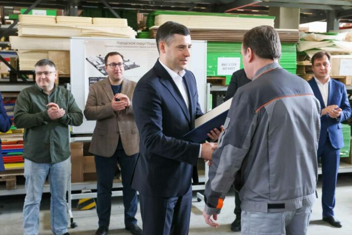 В Подольске наградили лучших работников предприятия «ДиКом» В Подольске наградили лучших работников предприятия «ДиКом»