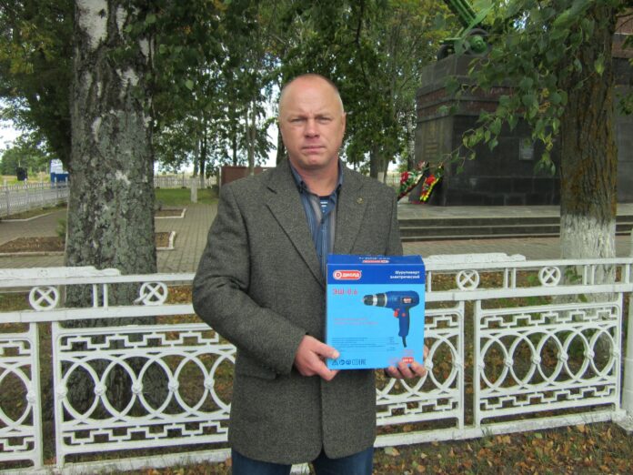 Спасатель из Подольска, участвуя в раскопках, нашел фрагменты самолета с останками летчика