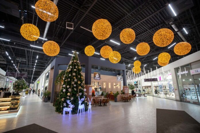 Конкурс на лучшее новогоднее оформление предприятий потребрынка провели в Подольске