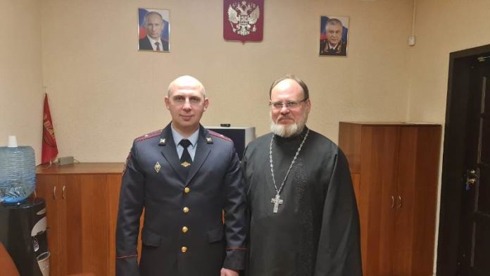 Протоиерей Алексий Поздникин посетил отделение полиции в пос. Львовский Протоиерей Алексий Поздникин посетил отделение полиции в пос. Львовский