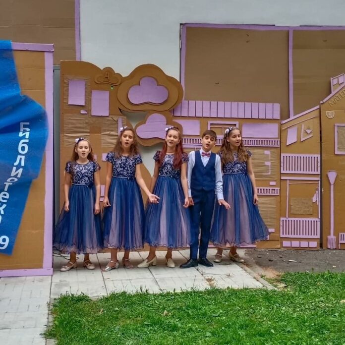 Воспитанники подольского хорового коллектива приняли участие в культурной программе Дня города Москвы Воспитанники подольского хорового коллектива приняли участие в культурной программе Дня города Москвы