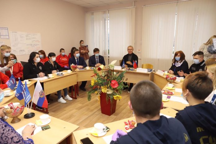 Депутат Государственной Думы Вячеслав Фетисов провел встречу с подольскими волонтерами Депутат Государственной Думы Вячеслав Фетисов провел встречу с подольскими волонтерами