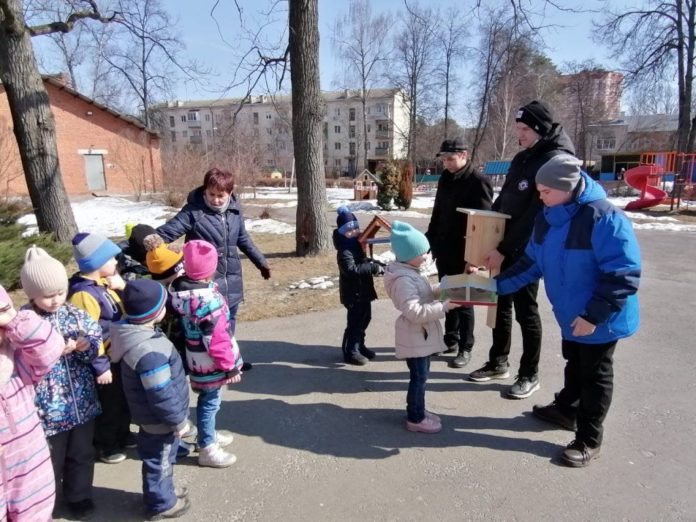 Студенты Подольского колледжа имени А.В.Никулина 6 апреля посетили детский сад “Золотой ключик”