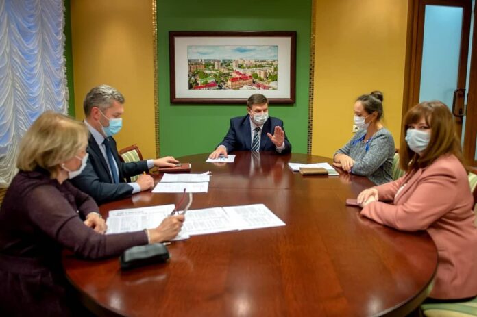 Вопросы организации учебного процесса в школе-интернате для детей с ограниченными возможностями здоровья рассмотрели в...