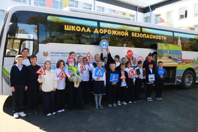 Уникальный автобус-тренажер «Школа дорожной безопасности» совершит тур по пяти городским округам Московской области Уникальный автобус-тренажер «Школа дорожной безопасности» совершит тур по пяти городским округам Московской области