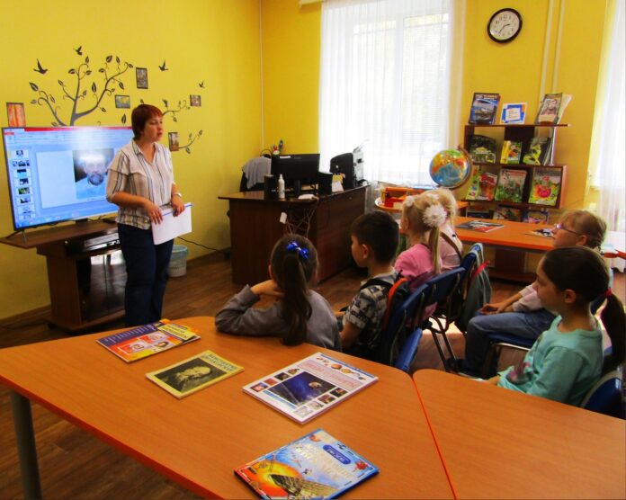 Продолжаются занятия кружка «Юный путешественник» в подольской библиотеке №11
