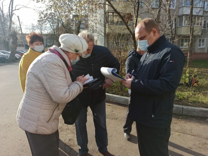 Первый заместитель главы администрации Владислав Лукьяненко проконтролировал cодержание дворовой территории и уборку подъездов 26... Первый заместитель главы администрации Владислав Лукьяненко проконтролировал cодержание дворовой территории и уборку подъездов 26...