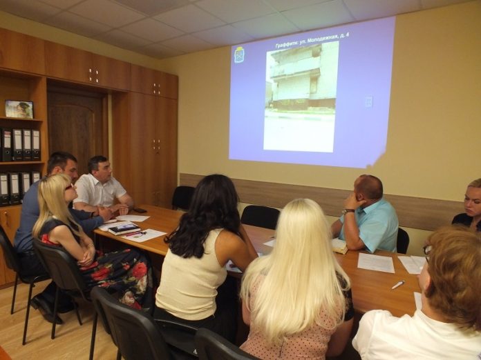 Подрядчики отчитались о покосе травы и уборке мусора