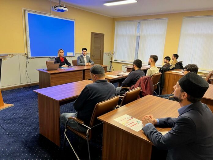 В Подольске полицейские и общественники провели профилактическую беседу в мусульманском центре В Подольске полицейские и общественники провели профилактическую беседу в мусульманском центре