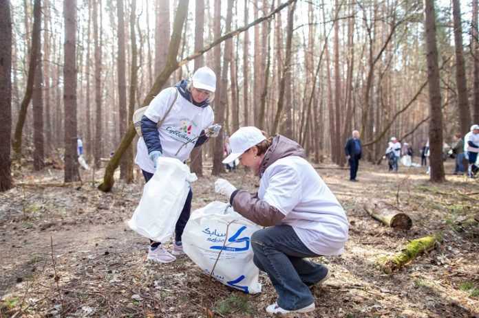 #Вместелучше: климовскую «Сосновку» от мусора очистили, а в речку карпов запустили