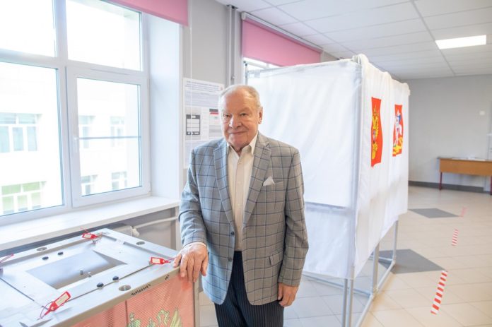 Почетный гражданин Большого Подольска Константин Моисеев принял участие в выборах Почетный гражданин Большого Подольска Константин Моисеев принял участие в выборах