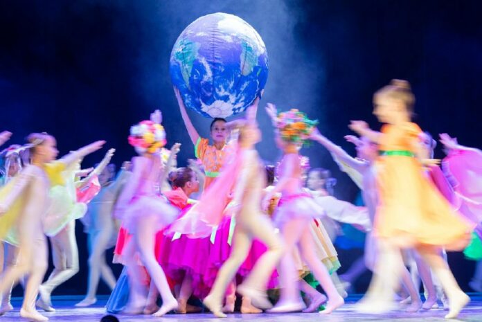 В ДК “Октябрь” состоялся  концерт-посвящение в студийцы “Приглашение к танцу” В ДК “Октябрь” состоялся  концерт-посвящение в студийцы “Приглашение к танцу”