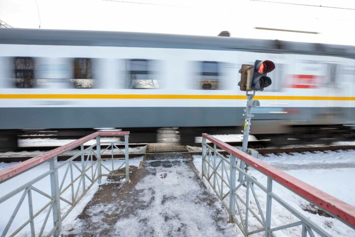 Cоблюдайте правила движения на железнодорожных переездах! Cоблюдайте правила движения на железнодорожных переездах!