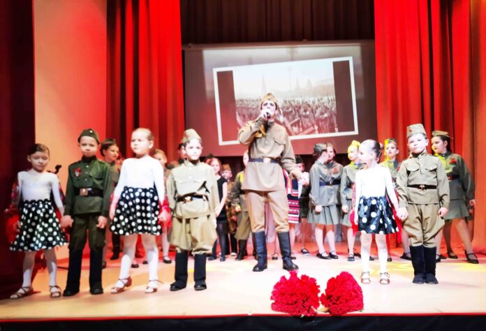 В  ДК «Надежда» состоялся концерт, посвященный 80-ой годовщине Битвы под Москвой, «Пронесем подвиг...