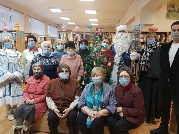 Участники клуба ЛЮРС собрались на традиционный библиотечный огонёк Участники клуба ЛЮРС собрались на традиционный библиотечный огонёк