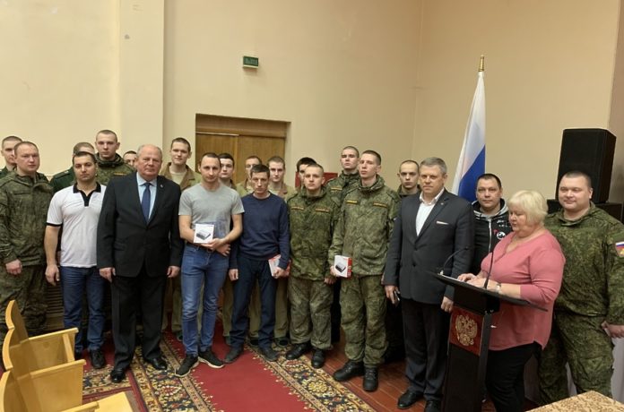 С Днем защитника Отечества поздравили военных в Подольском управлении социальной защиты населения