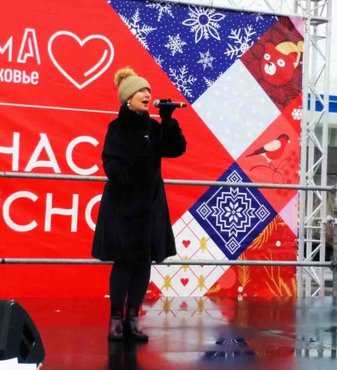 В Климовске коллективы СДК «Надежда» выступили во время работы фермерского рынка В Климовске коллективы СДК «Надежда» выступили во время работы фермерского рынка