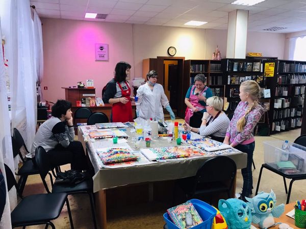 Мастер-класс “Наши руки не знают скуки” состоялся в библиотеке № 21