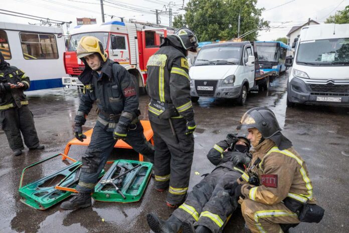 Спецучения по ликвидации последствий ДТП провели в Подольске Спецучения по ликвидации последствий ДТП провели в Подольске