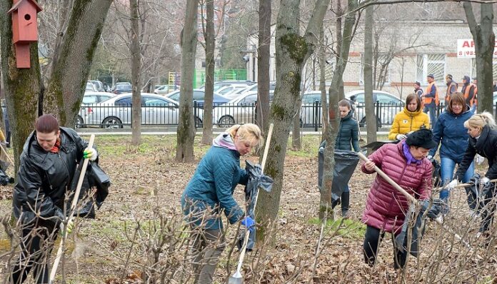 Жителей многоквартирных домов Городского округа Подольск приглашают принять участие в субботнике во всех дворах