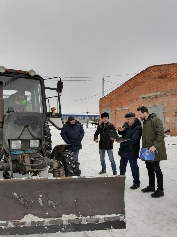 В Большом Подольске испытали трактор с российской программой управления В Большом Подольске испытали трактор с российской программой управления
