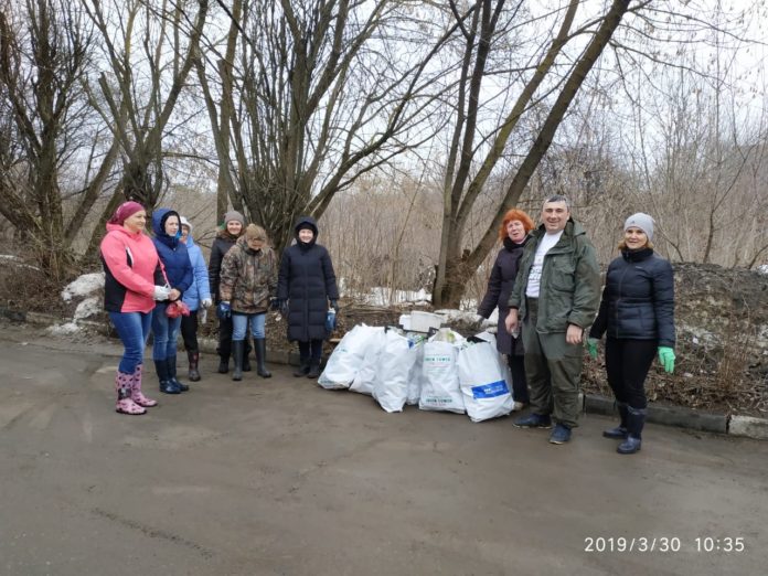 Вместе лучше – из микрорайона Климовск в ходе субботника вывезли 58 кубометров мусора