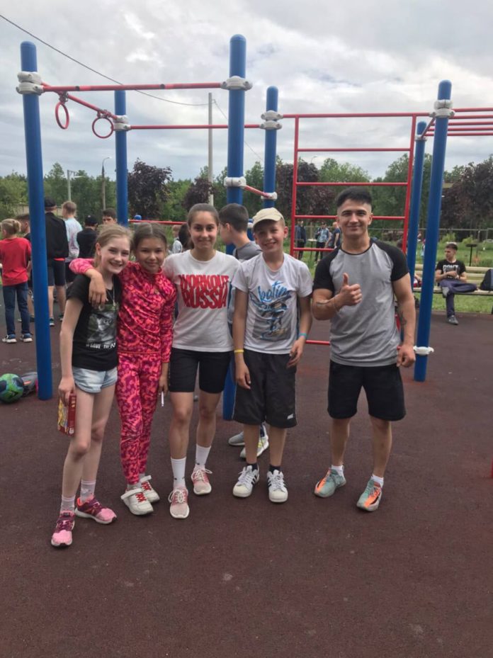 В микрорайоне Кузнечики состоялось открытие сезона проекта “Спорт в каждый двор”