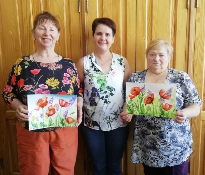 Мастер-класс по изобразительному искусству в рамках губернаторской программы “Активное долголетие” прошел в ДК “Металлург”