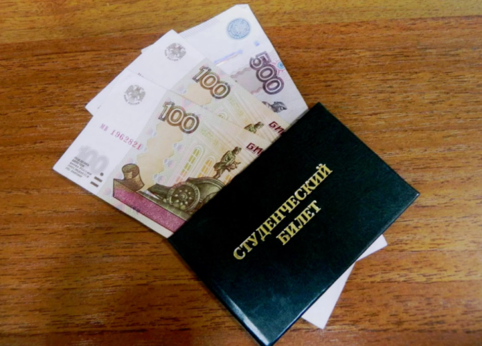 Детям-сиротам Подмосковья повысят стипендию