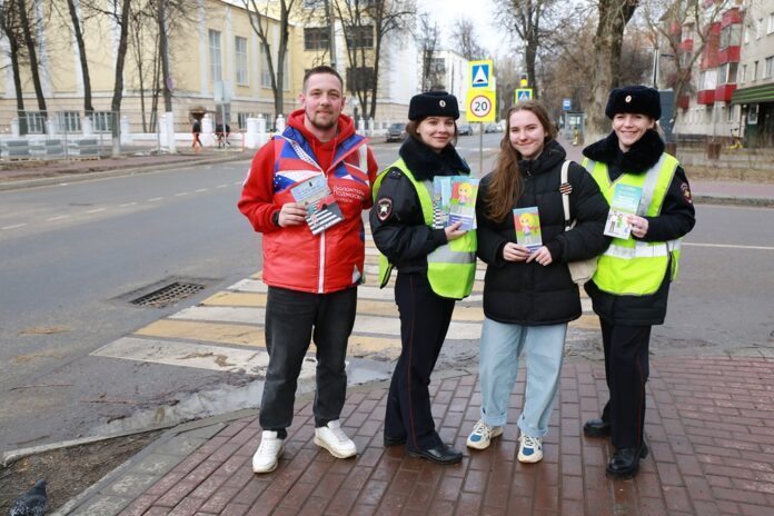Автоинспекторы в очередной раз напомнили жителям г.о. Подольск Правила дорожного движения Автоинспекторы в очередной раз напомнили жителям г.о. Подольск Правила дорожного движения