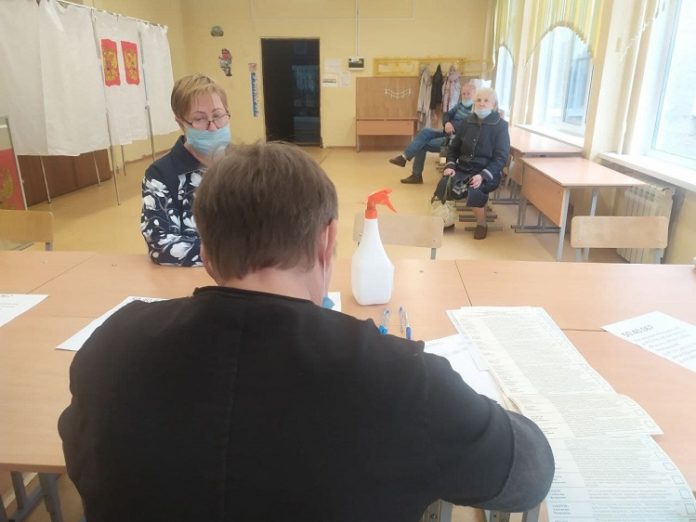 Праймериз «Единой России» в округе проходит с соблюдением требований санбезопасности Праймериз «Единой России» в округе проходит с соблюдением требований санбезопасности