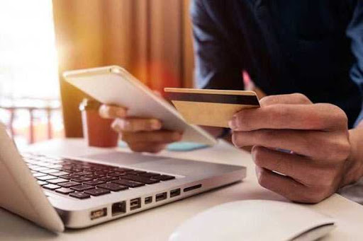 Как оплатить услуги ЖКХ, оставаясь дома