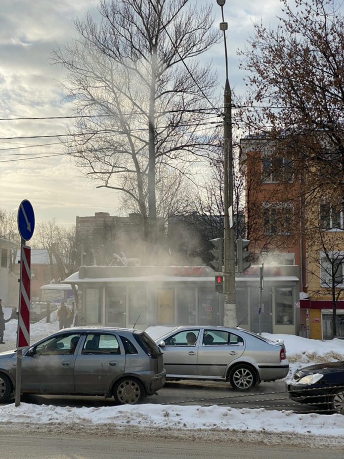 Ликвидирован пожар в торговой палатке в Подольске Ликвидирован пожар в торговой палатке в Подольске
