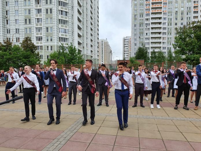 В подольской школе №32 для выпускников 9 и 11 классов прозвенел последний звонок 21...