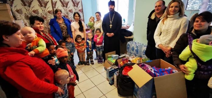 Представители Георгиевского храма поздравили детей из приюта «Дом трудолюбия НОЙ»