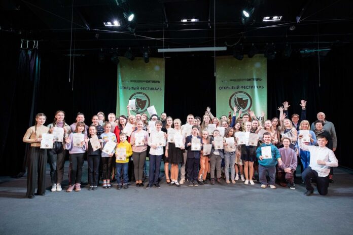 «На театральных подмостках» поведали о нравственности, дружбе и порядочности «На театральных подмостках» поведали о нравственности, дружбе и порядочности