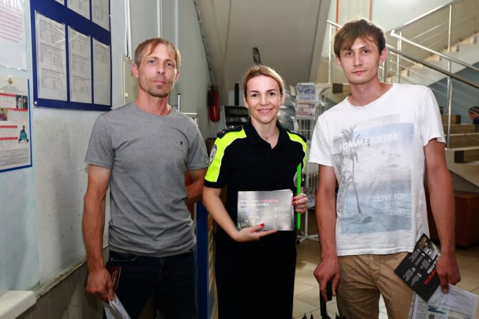 Госавтоинспекторы провели профилактические беседы с посетителями регистрационно-экзаменационного отделения Госавтоинспекторы провели профилактические беседы с посетителями регистрационно-экзаменационного отделения