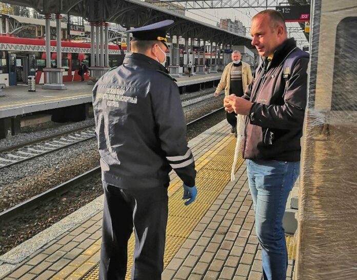 Рейд с целью проверки соблюдения жителями масочного режима состоялся на железнодорожной станции «Подольск»