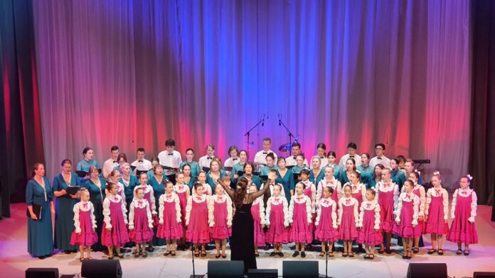 Отчетный концерт творческих коллективов состоялся в КПЦ «Дубровицы» Отчетный концерт творческих коллективов состоялся в КПЦ «Дубровицы»