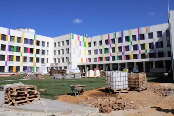 Школа на Армейском проезде должна открыться 1 сентября 2021 года Школа на Армейском проезде должна открыться 1 сентября 2021 года