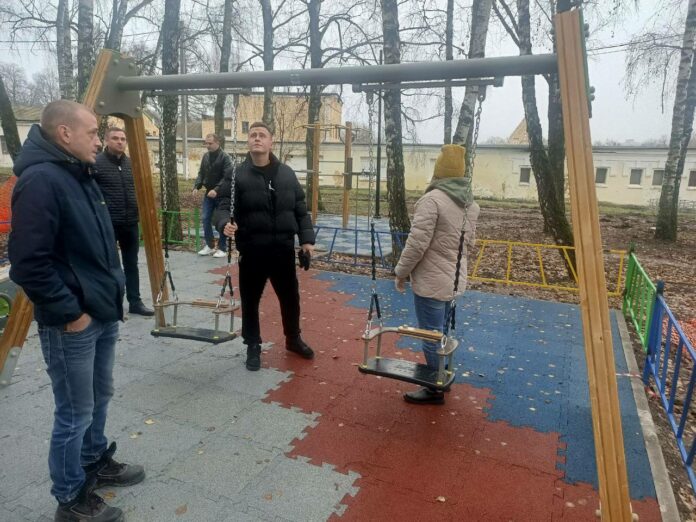 Новая детская площадка в посёлке Дубровицы скоро примет ребят Новая детская площадка в посёлке Дубровицы скоро примет ребят