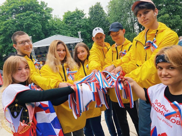 В молодежной акции «Российский триколор» приняли участие Активисты Подольского Союза Молодежи