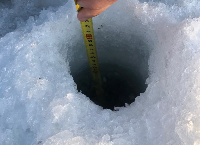 Толщина льда на реке Пахре 10 февраля