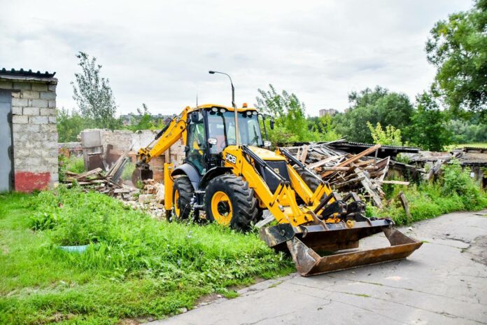 Начался снос самовольных построек в поселке Дубровицы  Начался снос самовольных построек в поселке Дубровицы