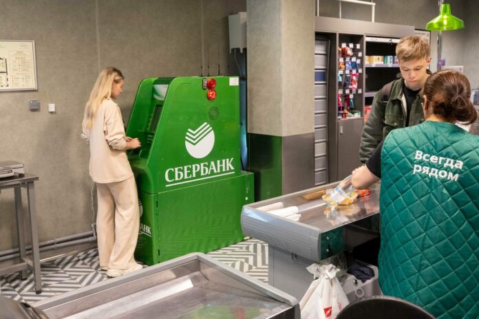 По просьбам жителей в мкр. Дубровицы установили банкомат По просьбам жителей в мкр. Дубровицы установили банкомат